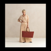 Obrázok z Střední cestovní taška SUITSUIT® Fab Seventies Red Ochre - červená - 42 L