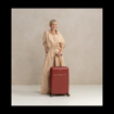 Obrázok z Plastový kufr SUITSUIT® Fab Seventies Red Ochre M - červená - 60 L
